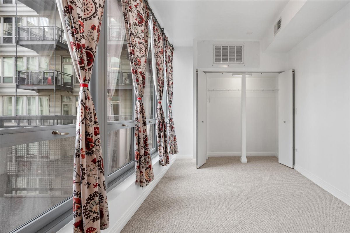 565 W Quincy Street #1216, Chicago, IL 60661