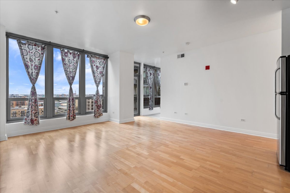565 W Quincy Street #1216, Chicago, IL 60661