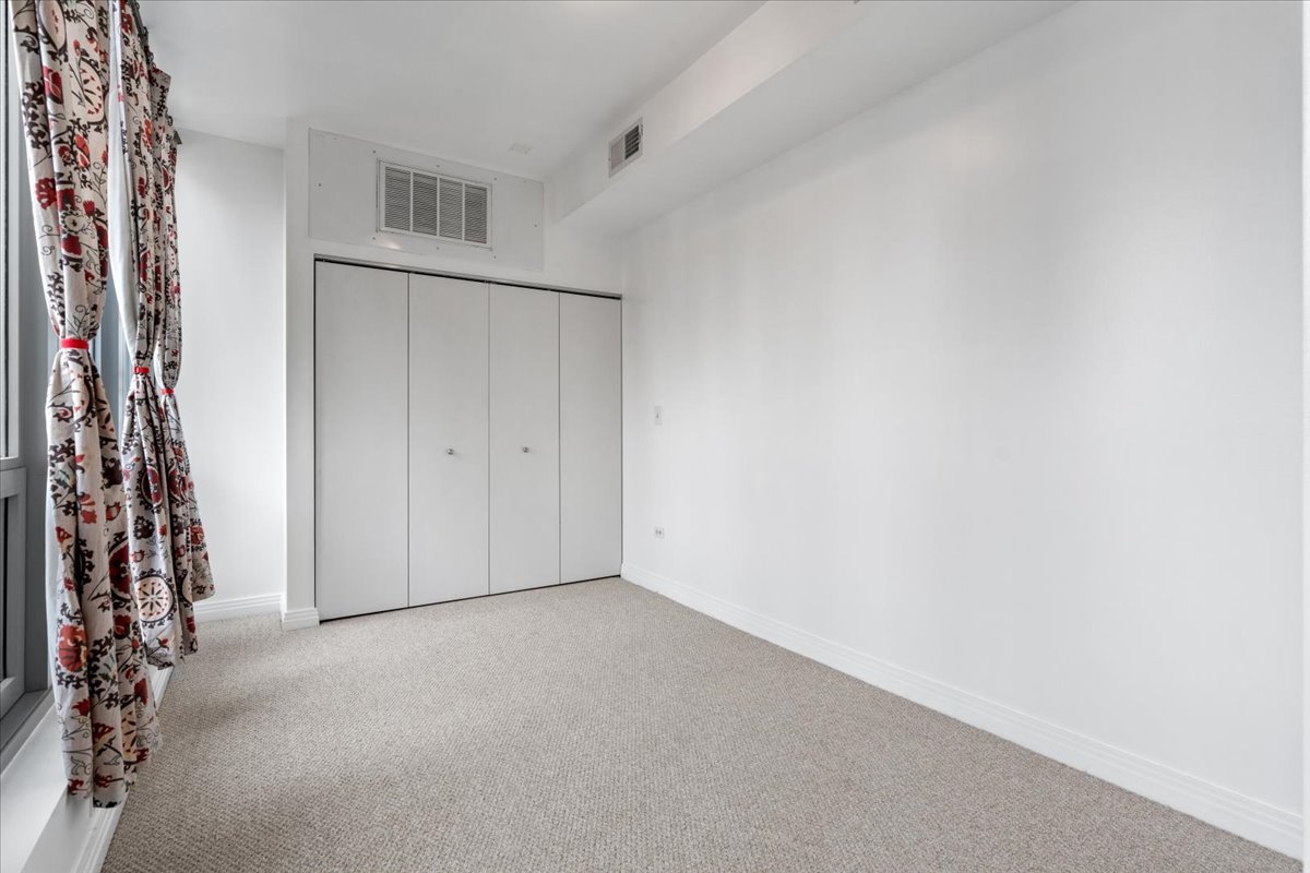 565 W Quincy Street #1216, Chicago, IL 60661