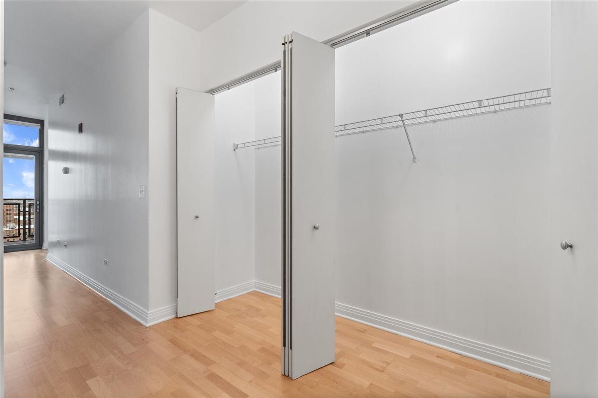 565 W Quincy Street #1216, Chicago, IL 60661