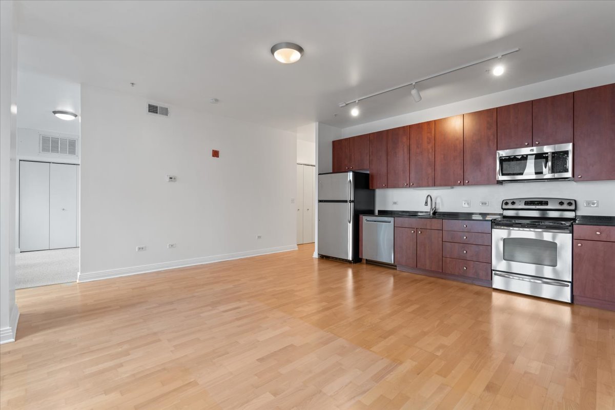 565 W Quincy Street #1216, Chicago, IL 60661