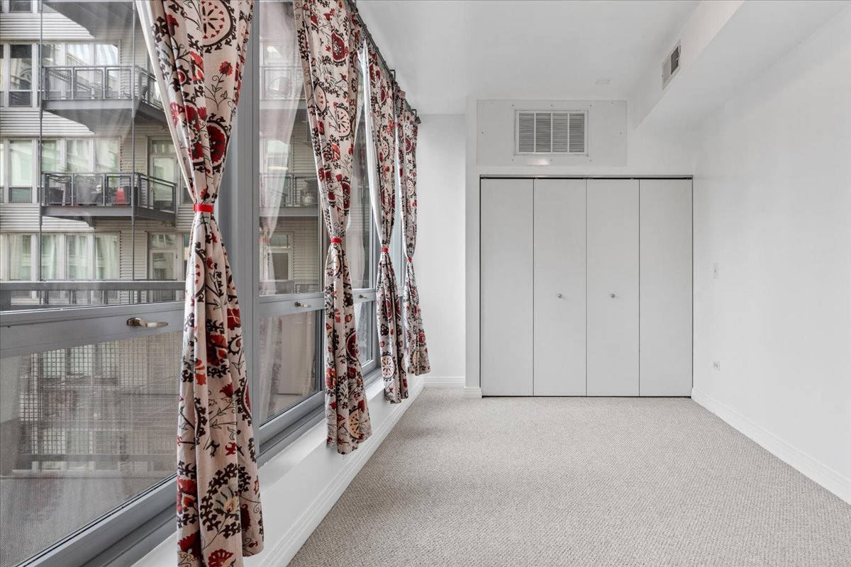 565 W Quincy Street #1216, Chicago, IL 60661
