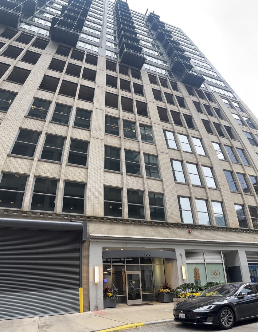 565 W Quincy Street #1216, Chicago, IL 60661