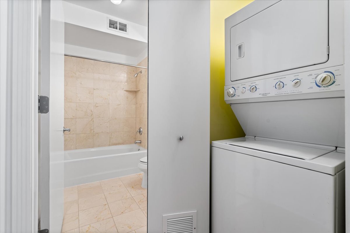 565 W Quincy Street #1216, Chicago, IL 60661