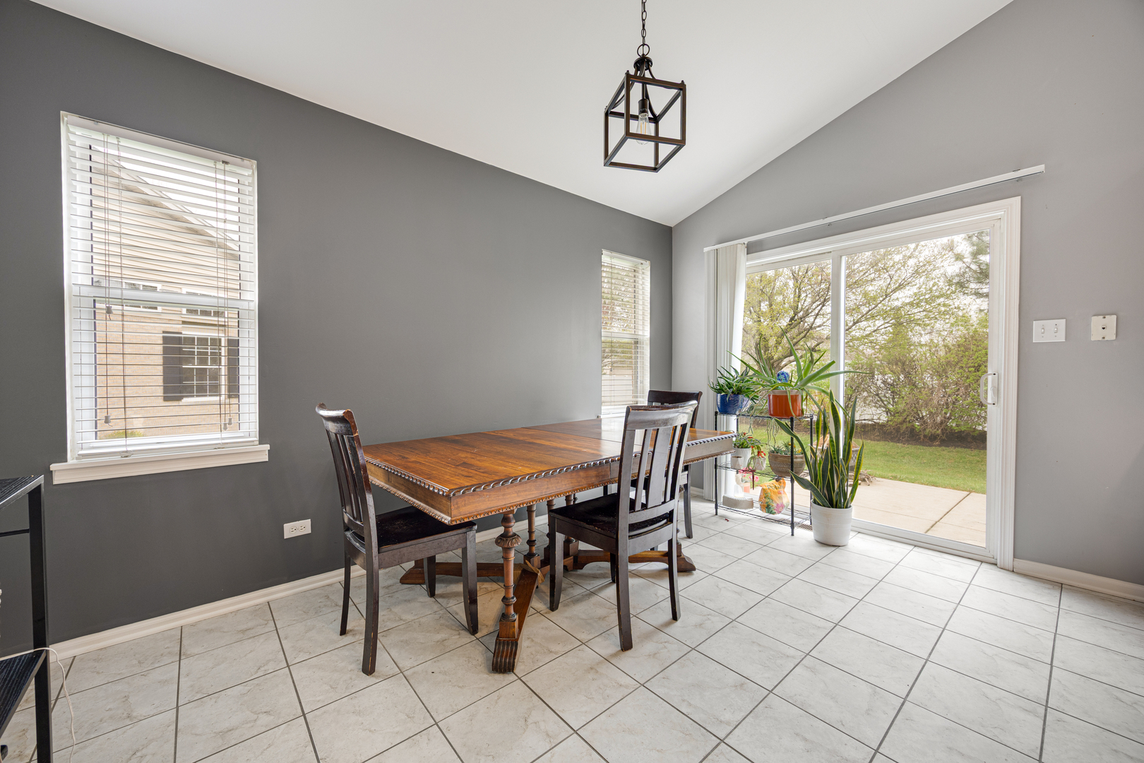 1014 Edinburgh Court, Joliet, IL 60431