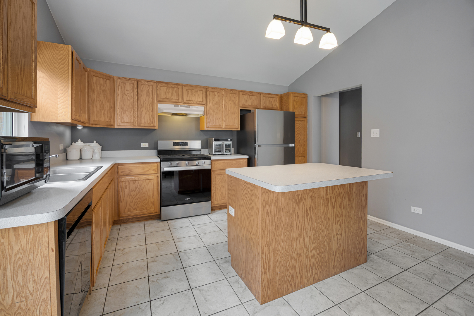 1014 Edinburgh Court, Joliet, IL 60431