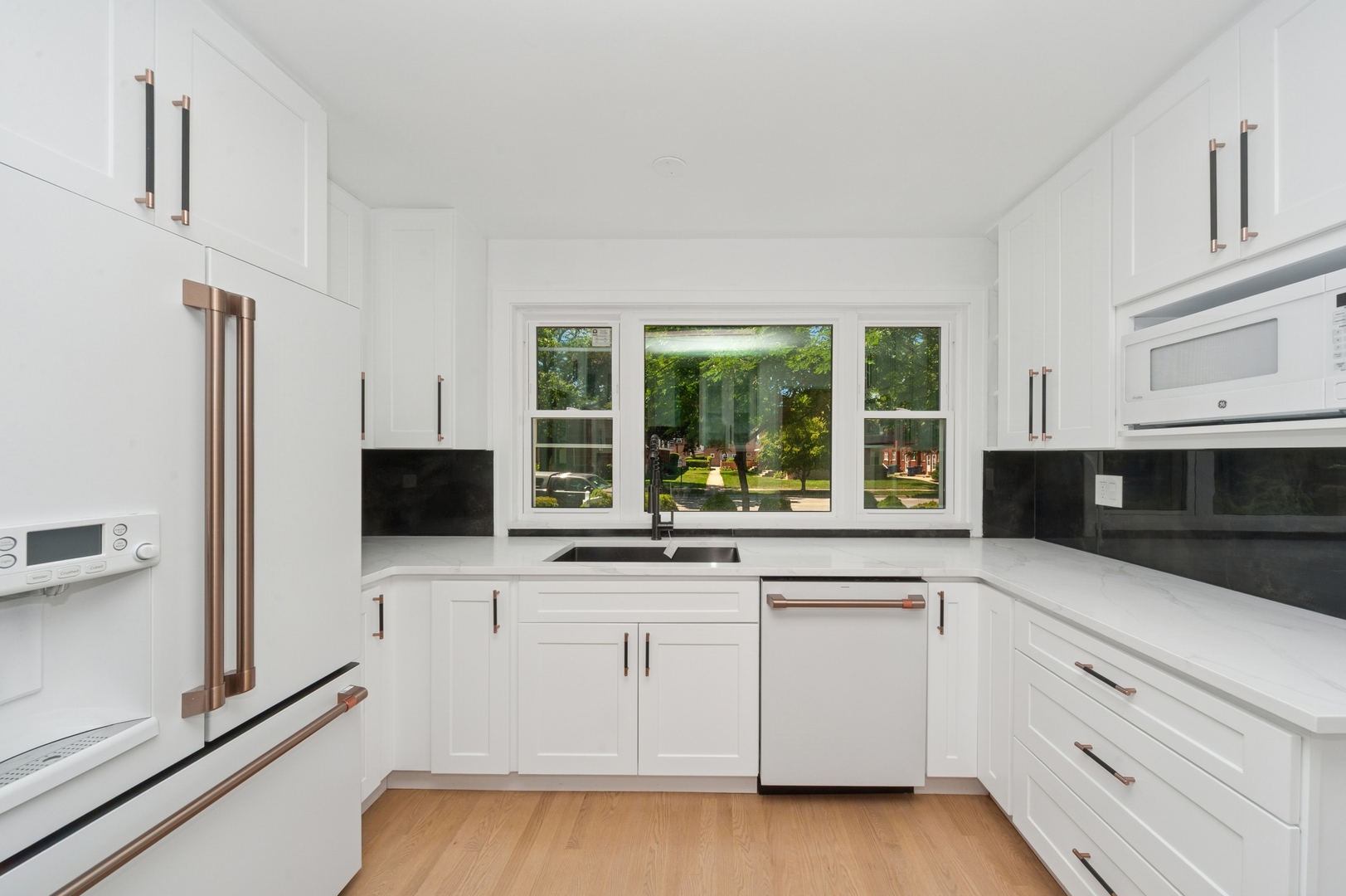 1037 Dodge Avenue, Evanston, IL 60202