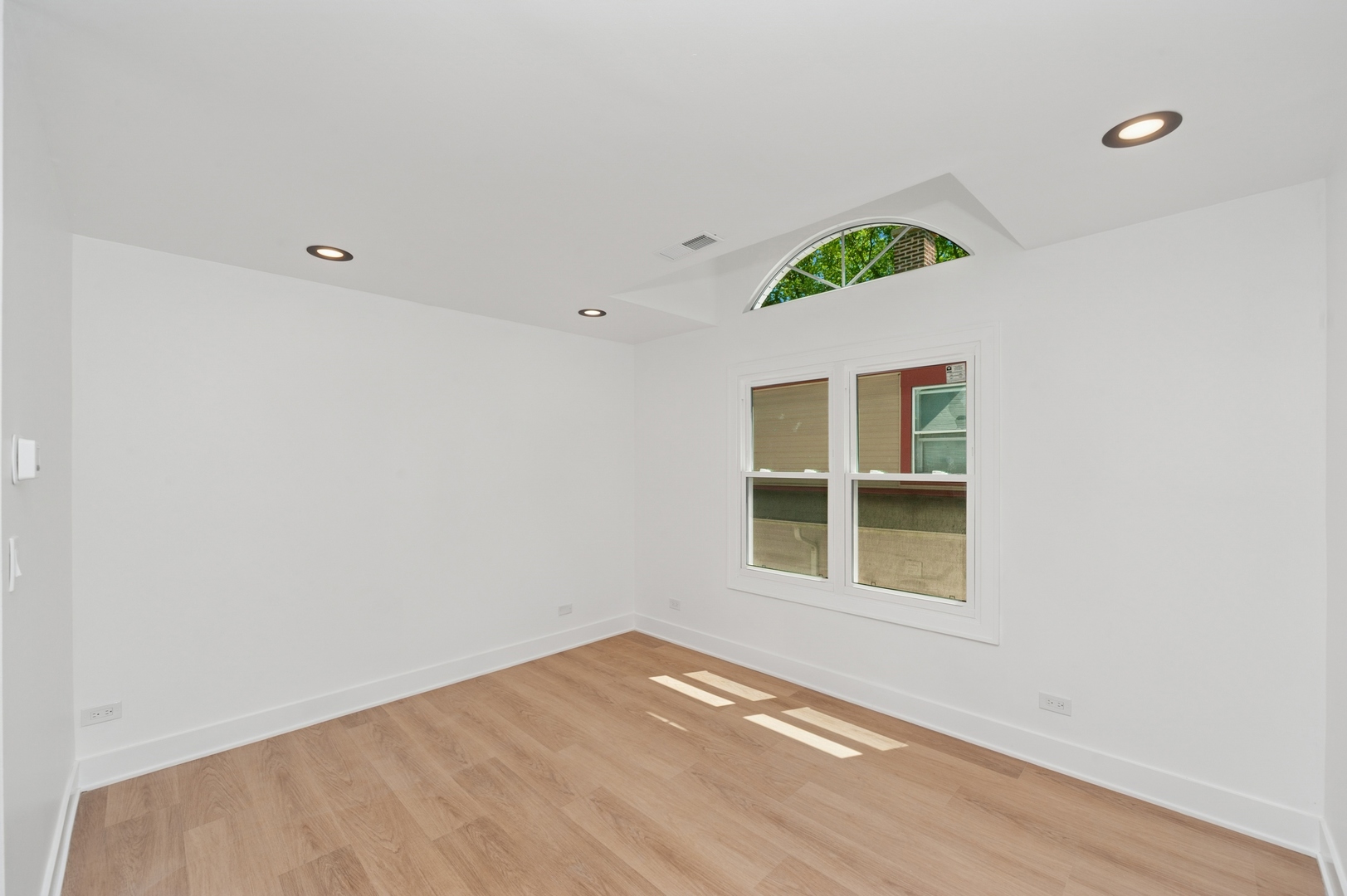 1037 Dodge Avenue, Evanston, IL 60202