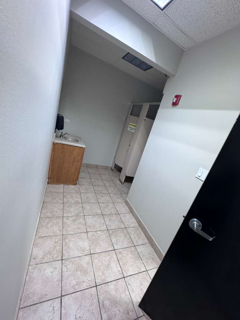 7460 W 100th Place, Bridgeview, IL 60455