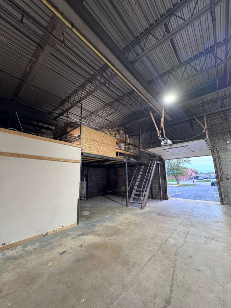 7460 W 100th Place, Bridgeview, IL 60455