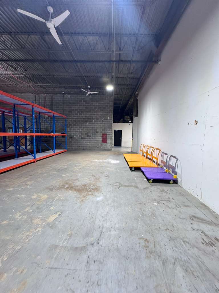 7460 W 100th Place, Bridgeview, IL 60455