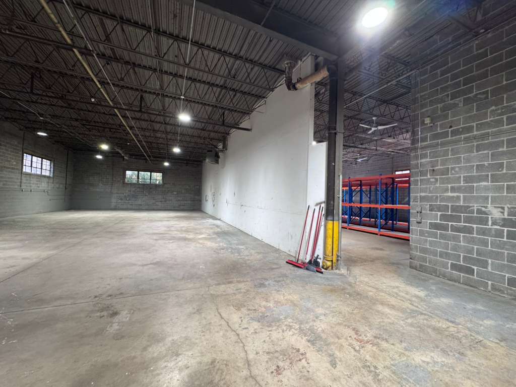 7460 W 100th Place, Bridgeview, IL 60455