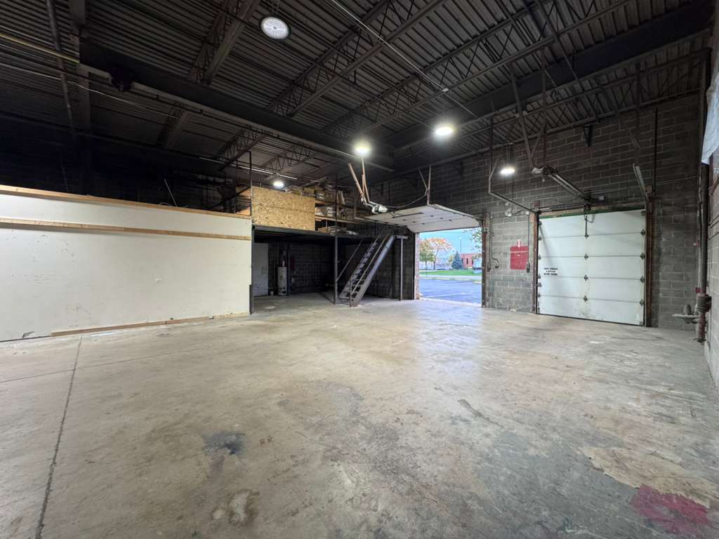 7460 W 100th Place, Bridgeview, IL 60455