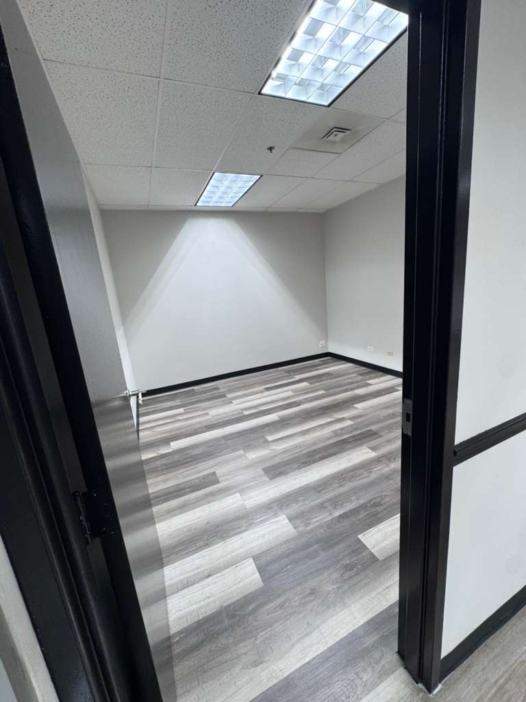 7460 W 100th Place, Bridgeview, IL 60455