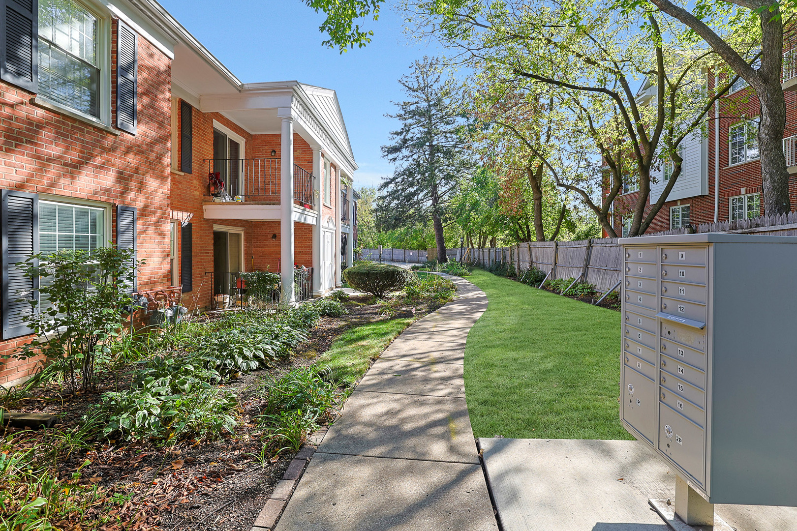 520 Shorely Drive #203, Barrington, IL 60010