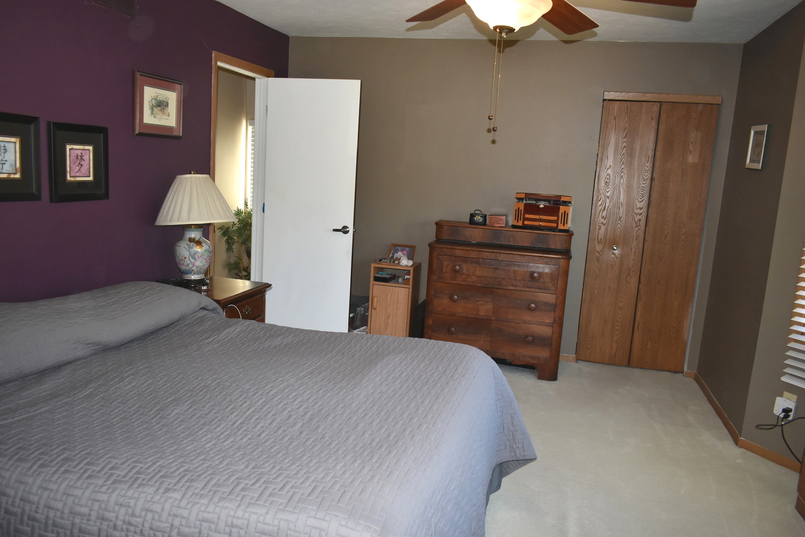 1316 S Hinshaw Avenue, Bloomington, IL 61701