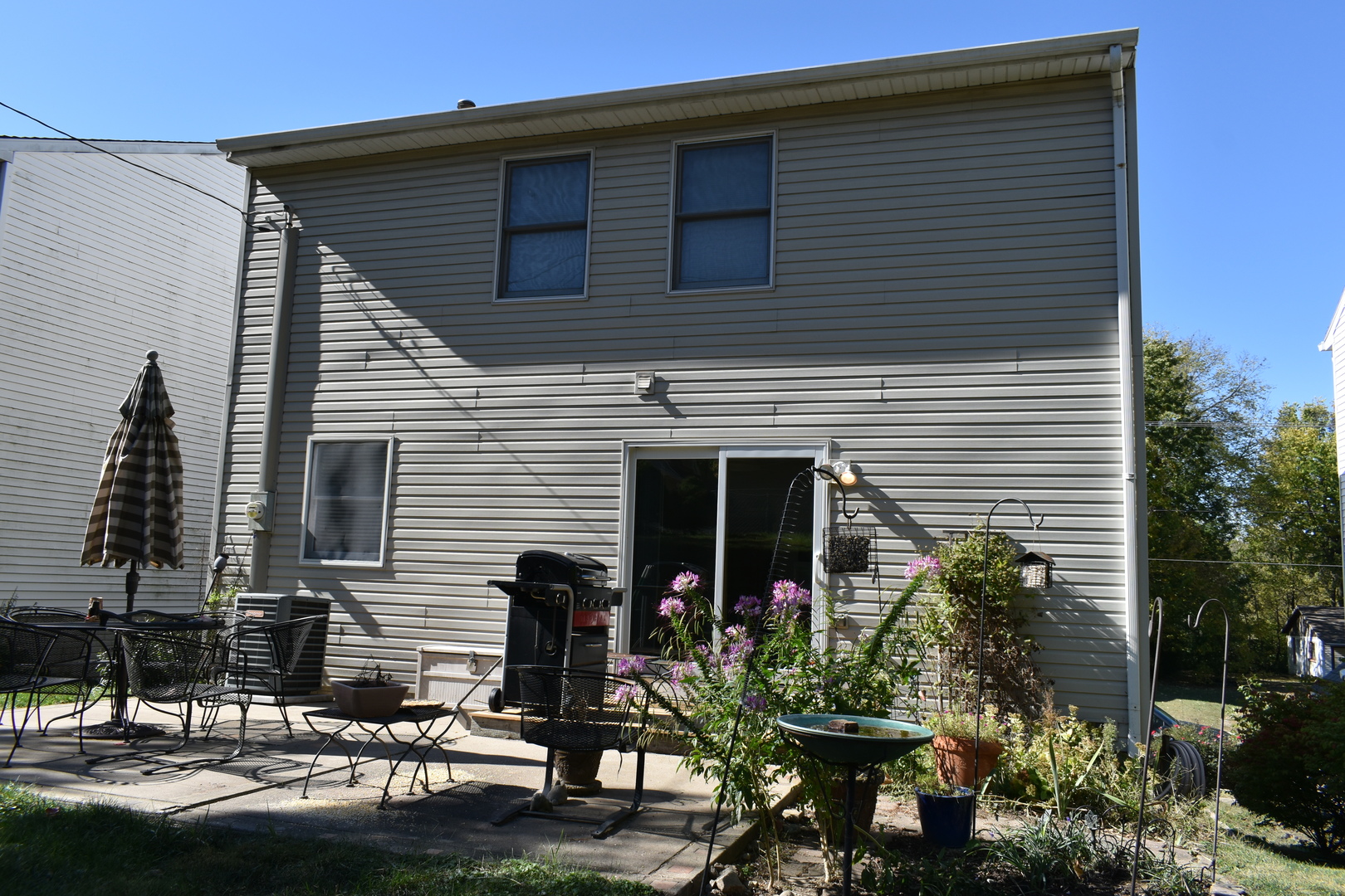 1316 S Hinshaw Avenue, Bloomington, IL 61701