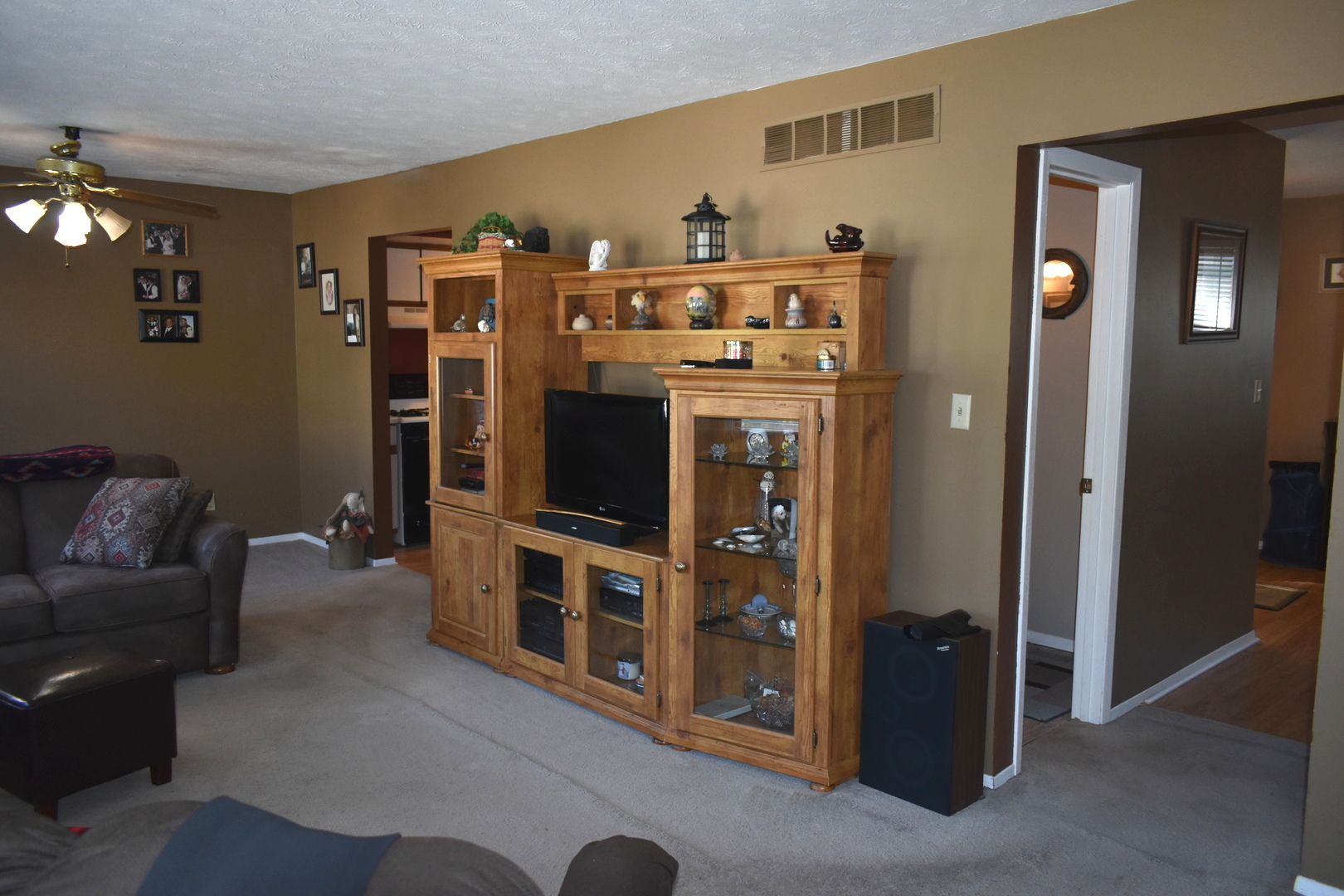 1316 S Hinshaw Avenue, Bloomington, IL 61701