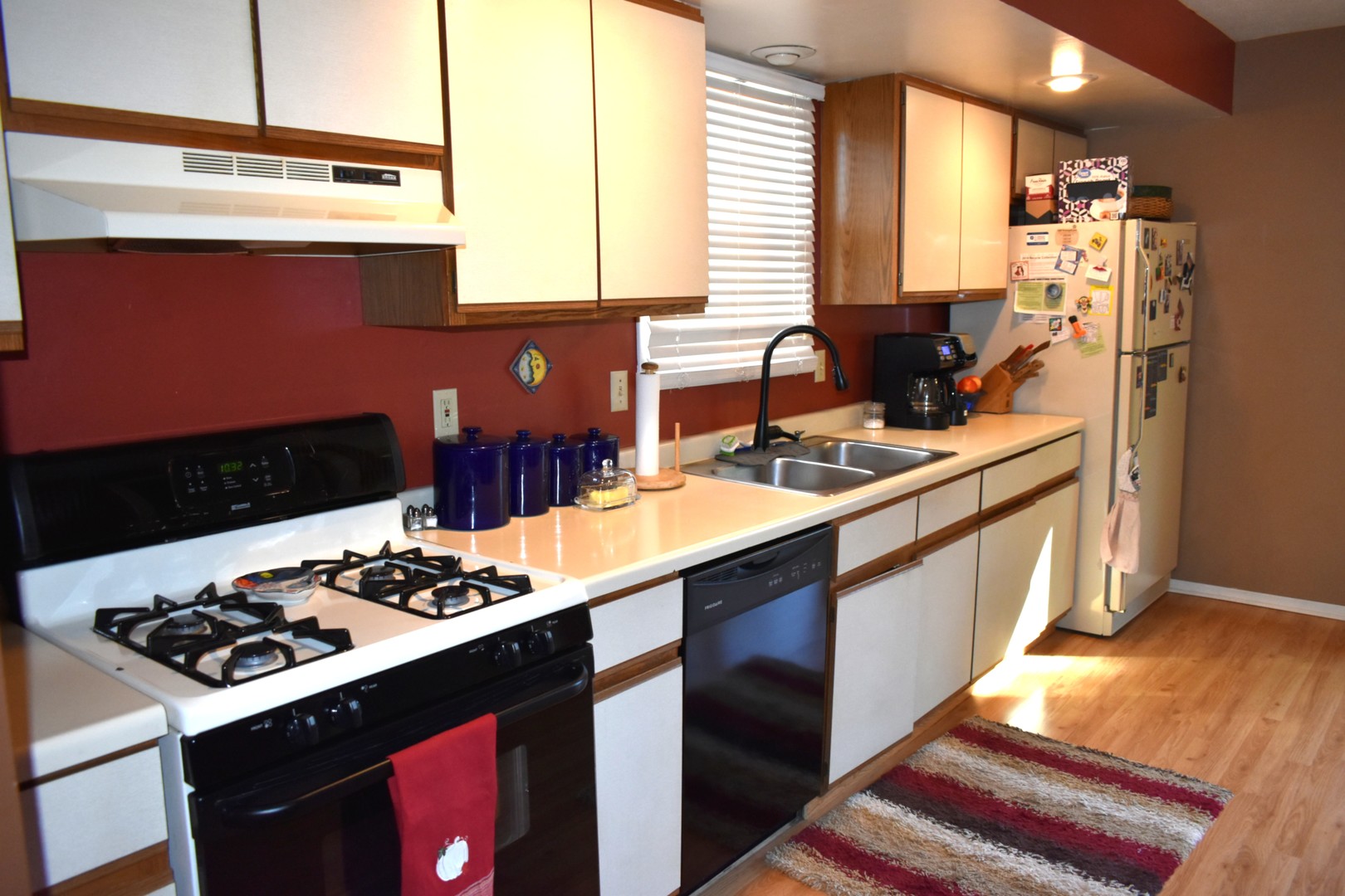 1316 S Hinshaw Avenue, Bloomington, IL 61701