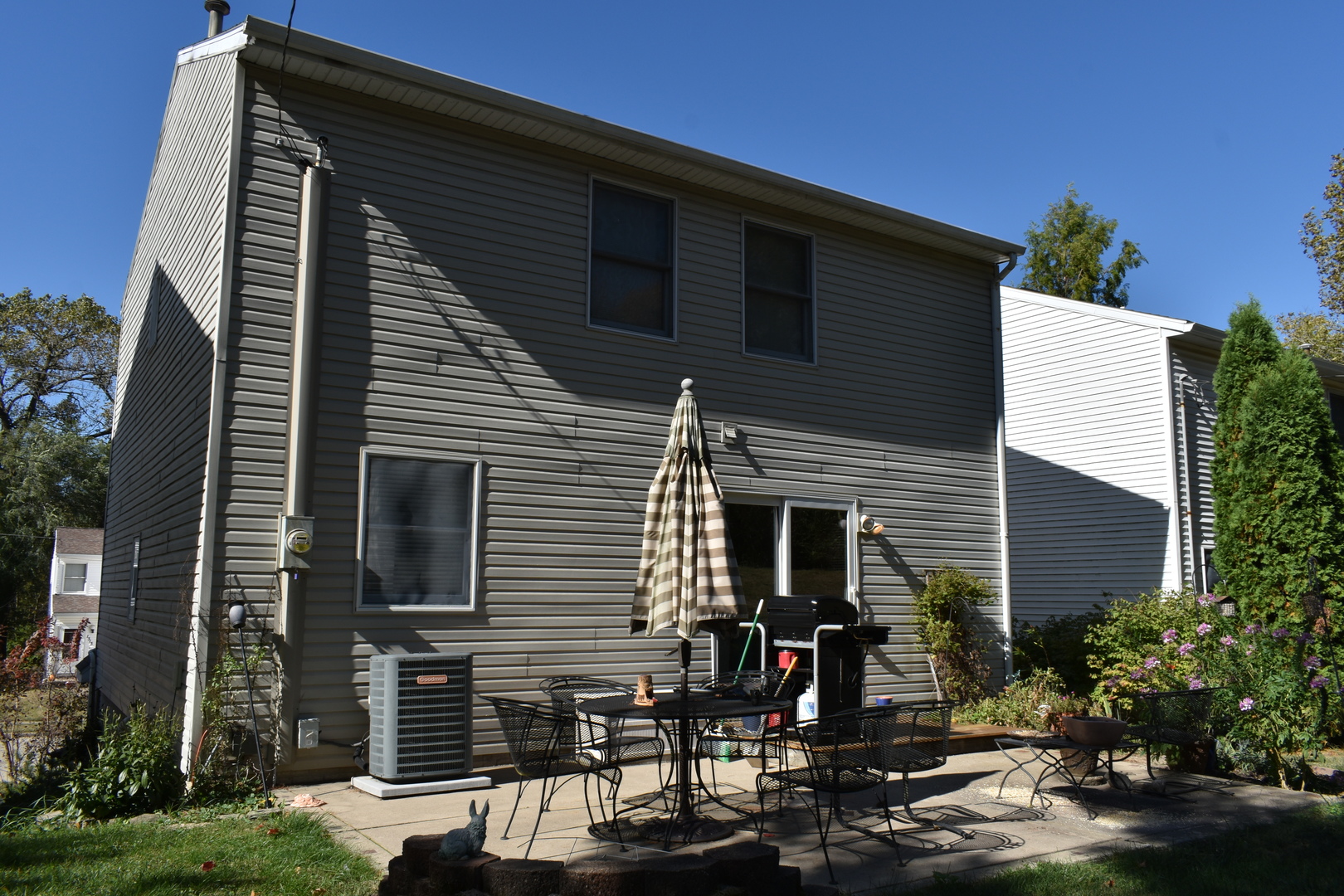 1316 S Hinshaw Avenue, Bloomington, IL 61701