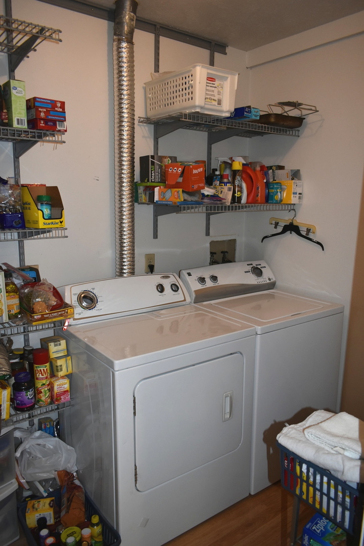 1316 S Hinshaw Avenue, Bloomington, IL 61701