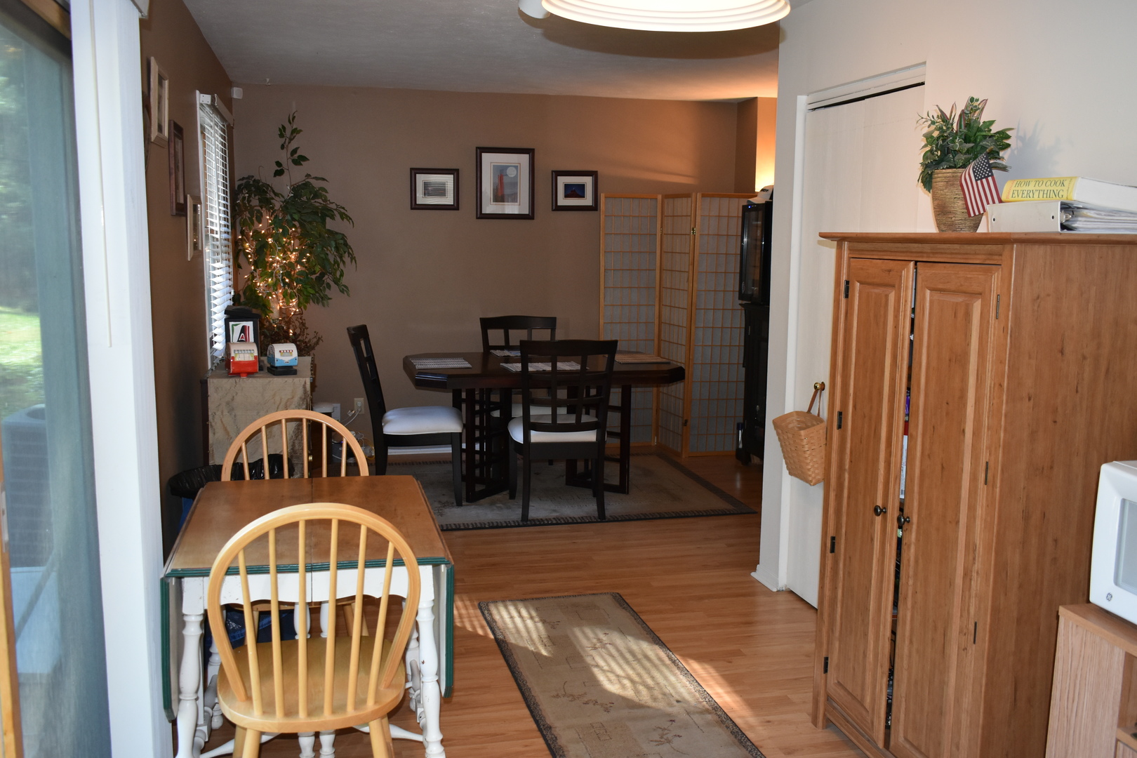 1316 S Hinshaw Avenue, Bloomington, IL 61701