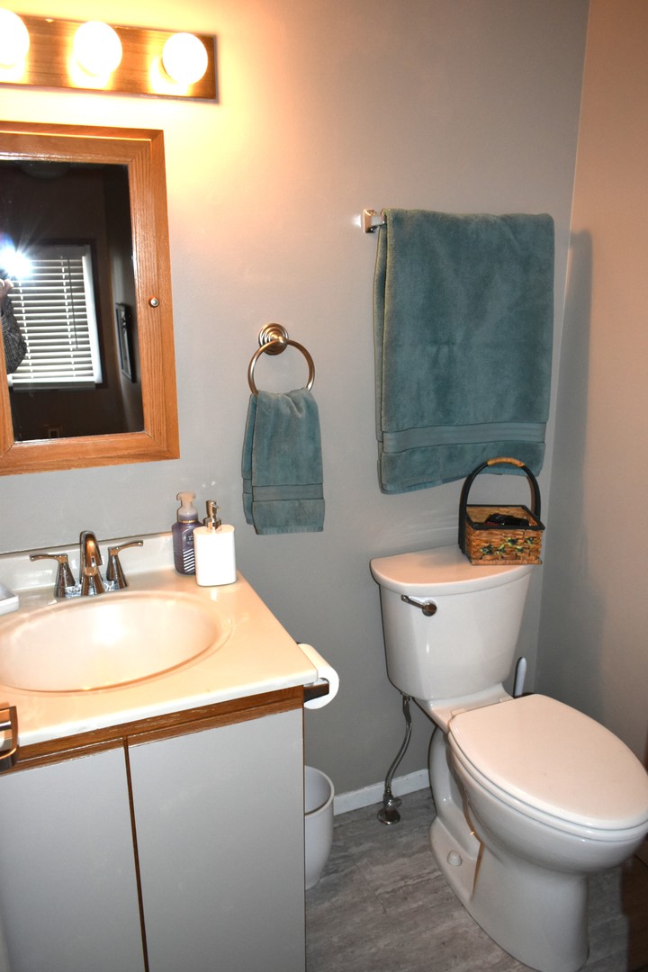 1316 S Hinshaw Avenue, Bloomington, IL 61701