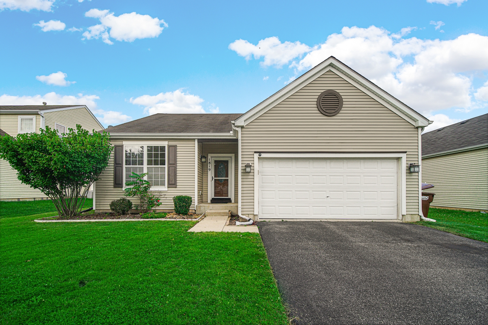 1819 Woodside Drive, Woodstock, IL 60098