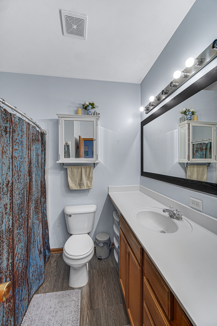 1819 Woodside Drive, Woodstock, IL 60098