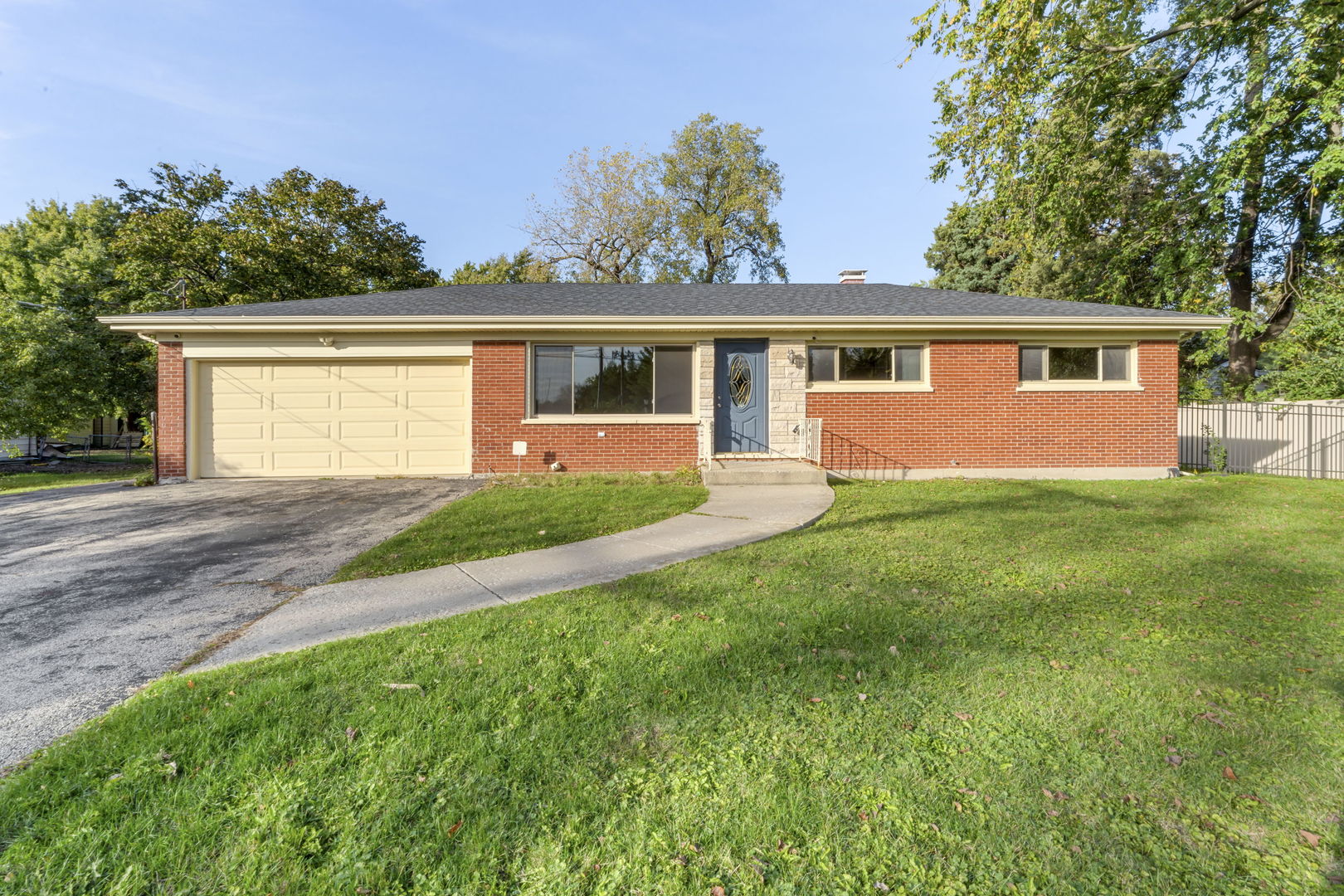 742 73rd Court, Willowbrook, IL 60527