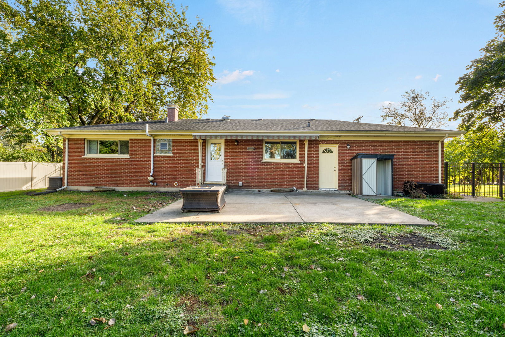 742 73rd Court, Willowbrook, IL 60527