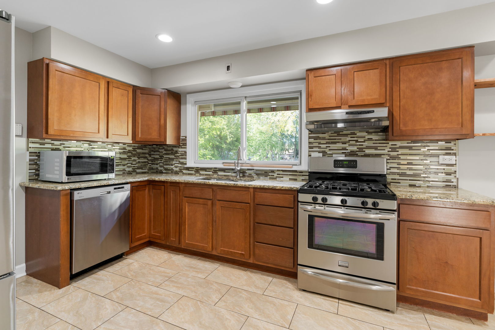 742 73rd Court, Willowbrook, IL 60527