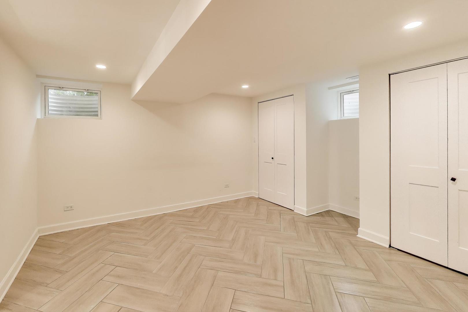 832 N Delphia Avenue, Park Ridge, IL 60068