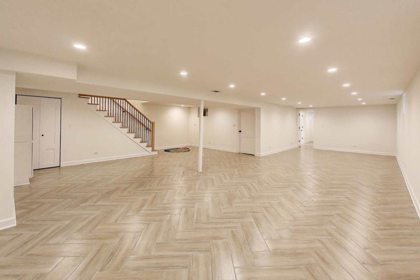 832 N Delphia Avenue, Park Ridge, IL 60068