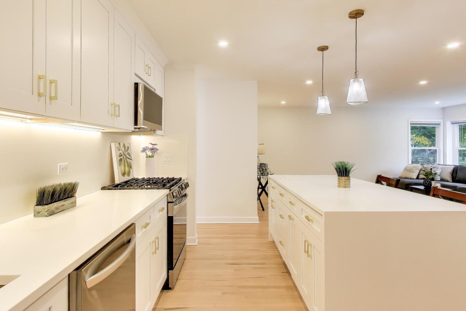 832 N Delphia Avenue, Park Ridge, IL 60068