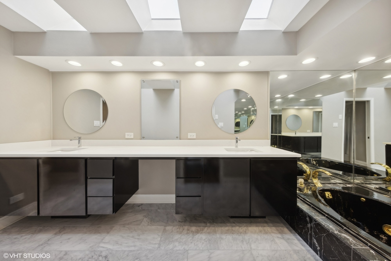 1604 Burr Ridge Club, Burr Ridge, IL 60527