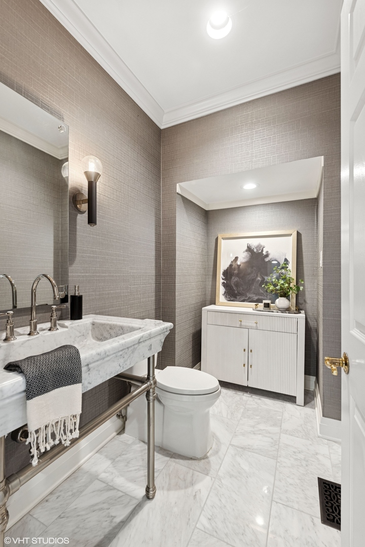 1604 Burr Ridge Club, Burr Ridge, IL 60527