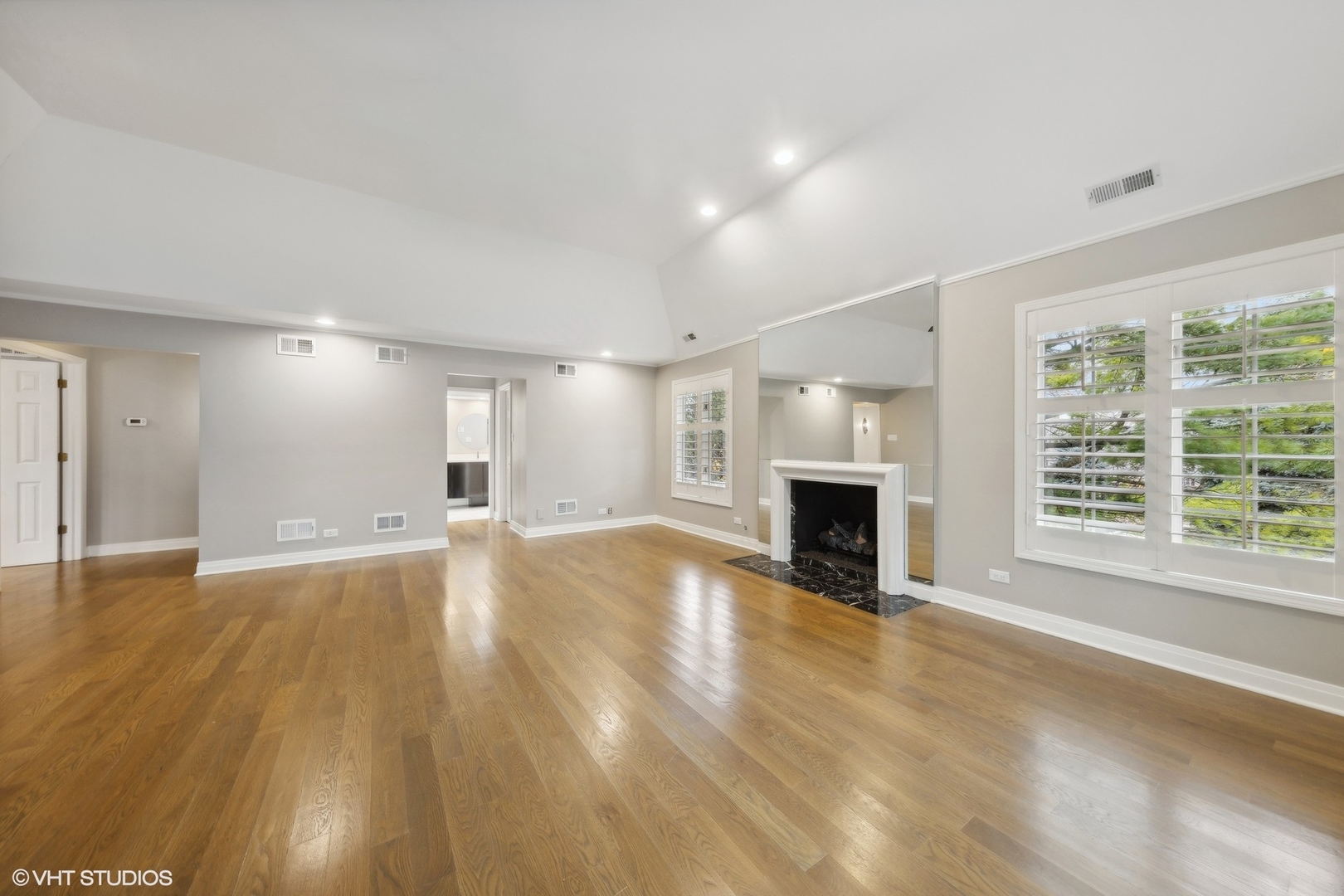 1604 Burr Ridge Club, Burr Ridge, IL 60527