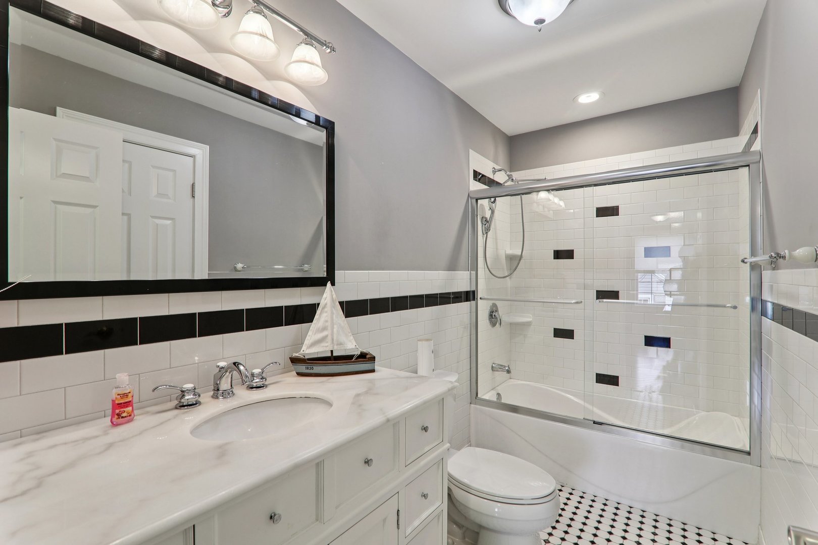 124 Hubbard Court, Wauconda, IL 60084