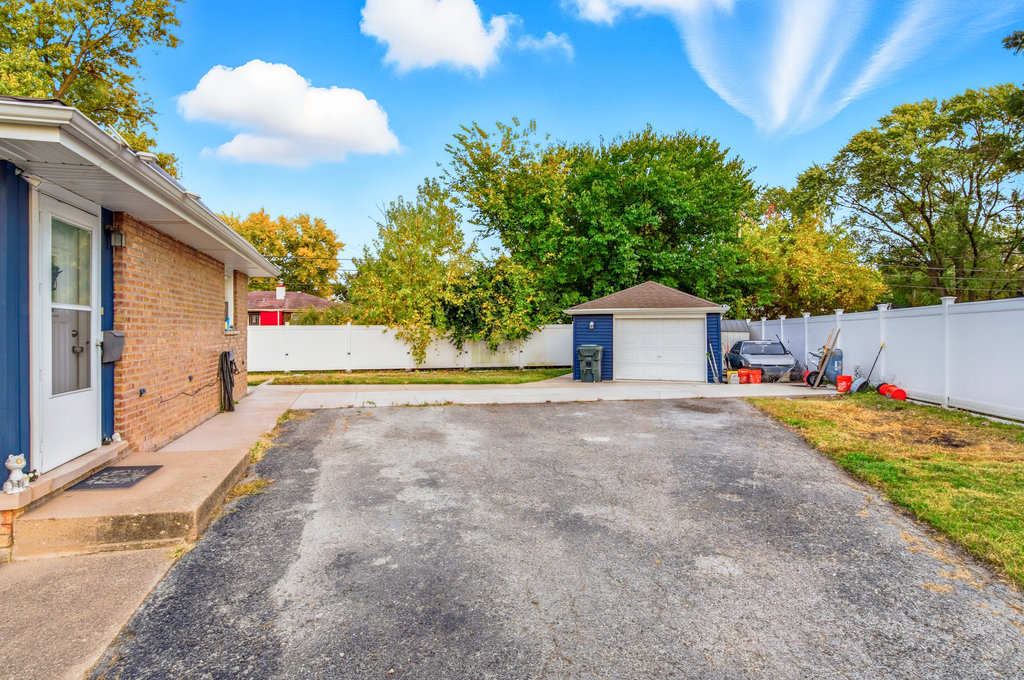 16047 Cambridge Court, Markham, IL 60428