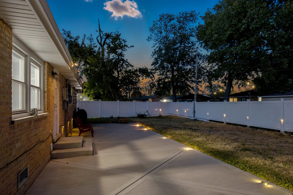 16047 Cambridge Court, Markham, IL 60428