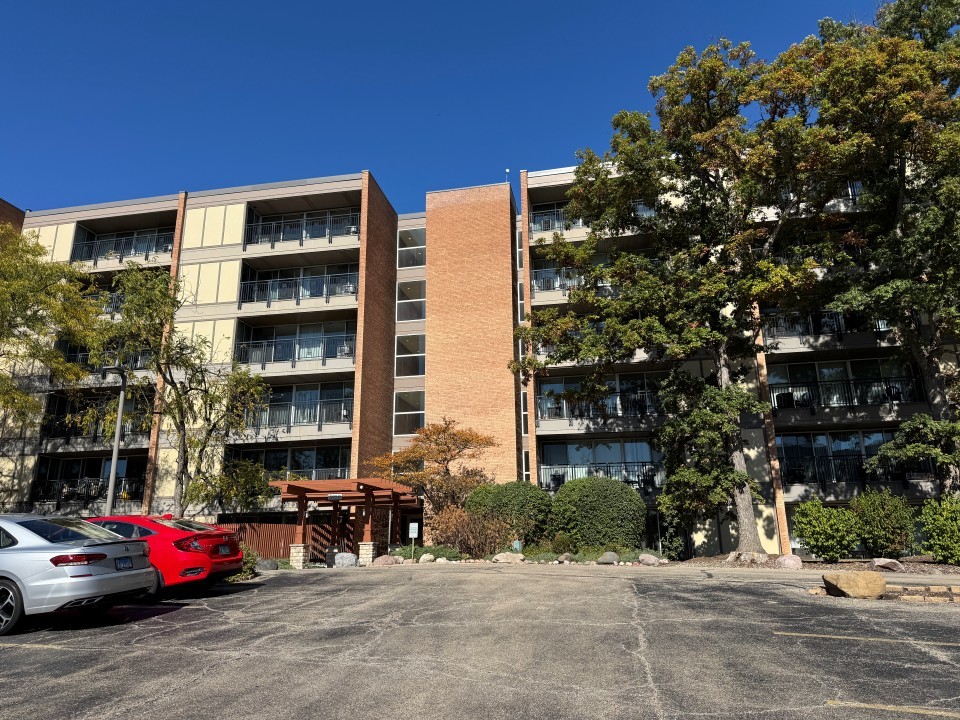 5950 Oakwood Drive #4C, Lisle, IL 60532