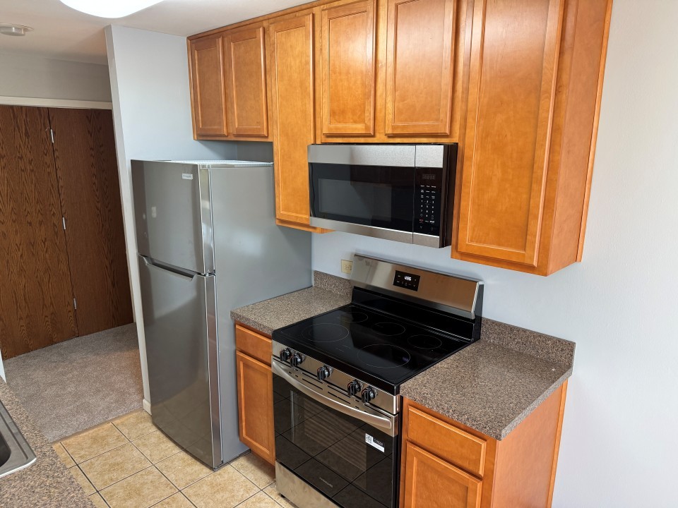 5950 Oakwood Drive #4C, Lisle, IL 60532