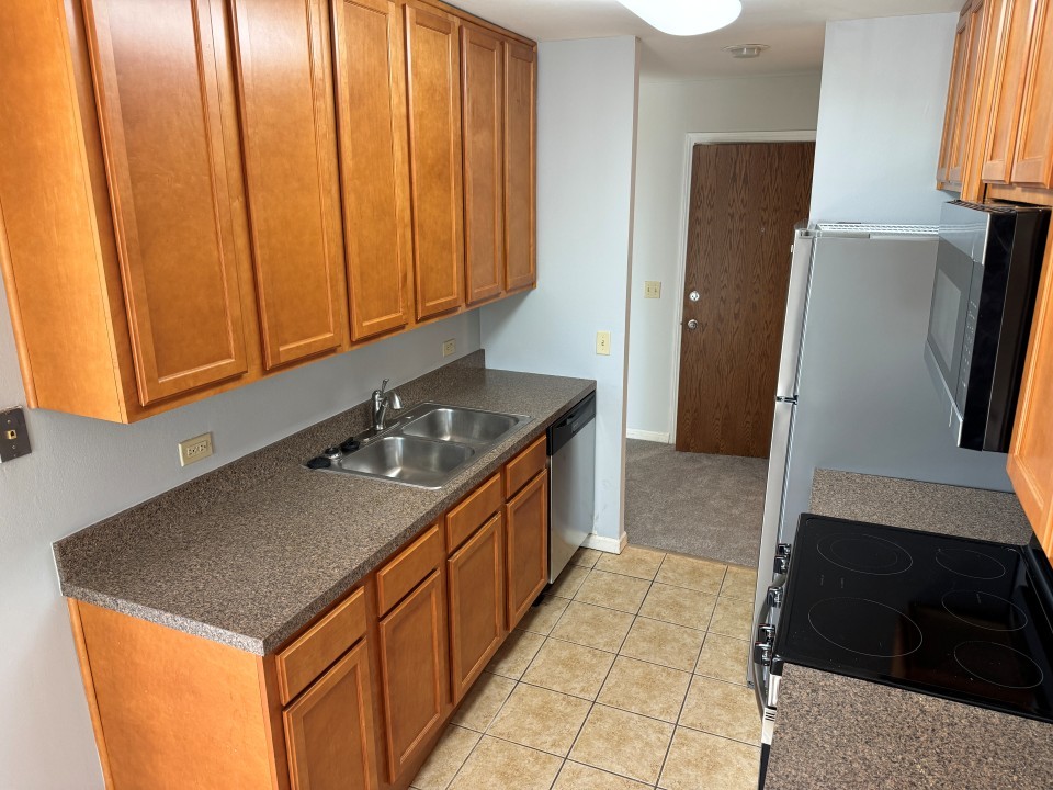 5950 Oakwood Drive #4C, Lisle, IL 60532