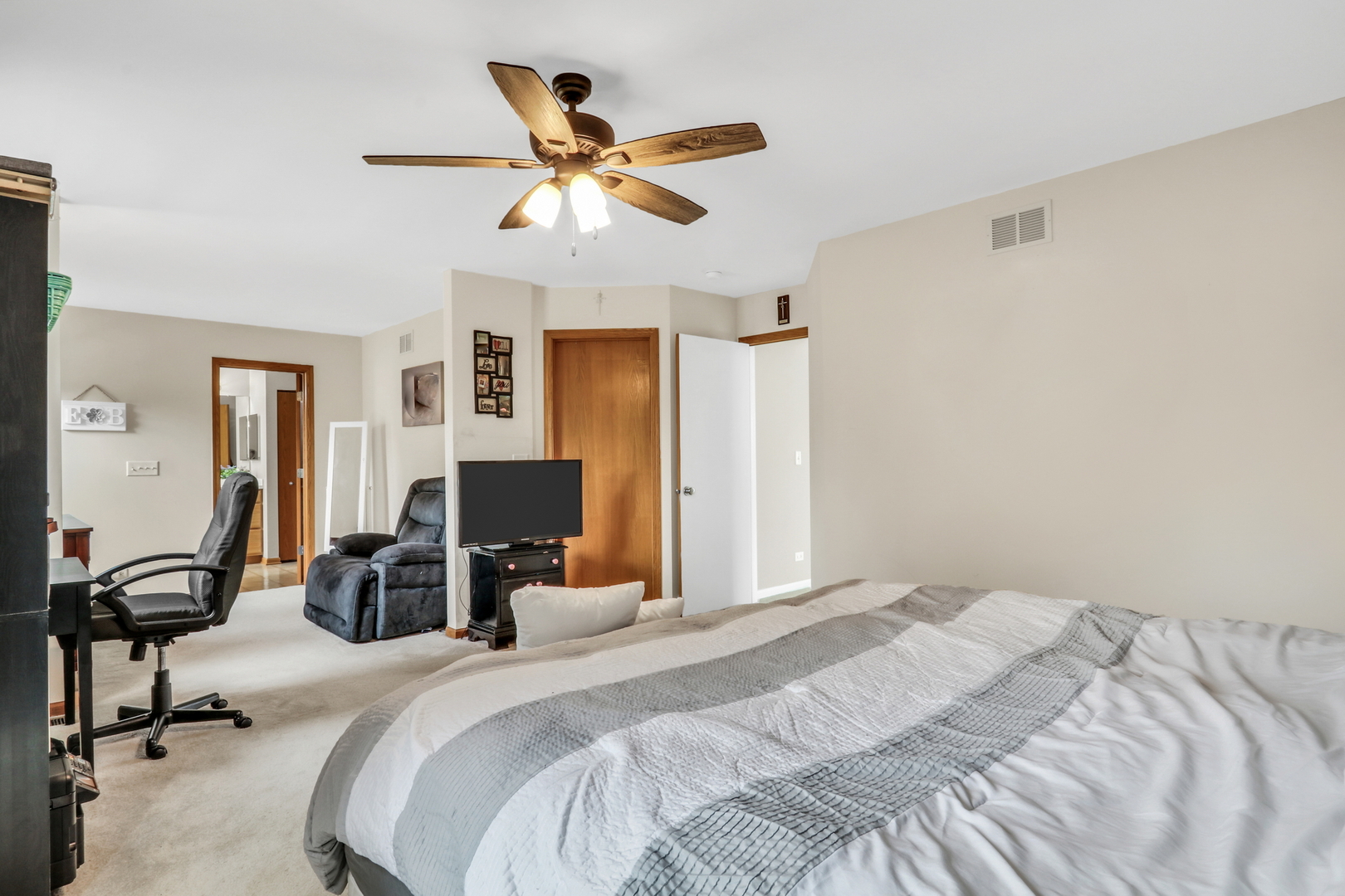 32111 N Great Plaines Avenue, Lakemoor, IL 60051