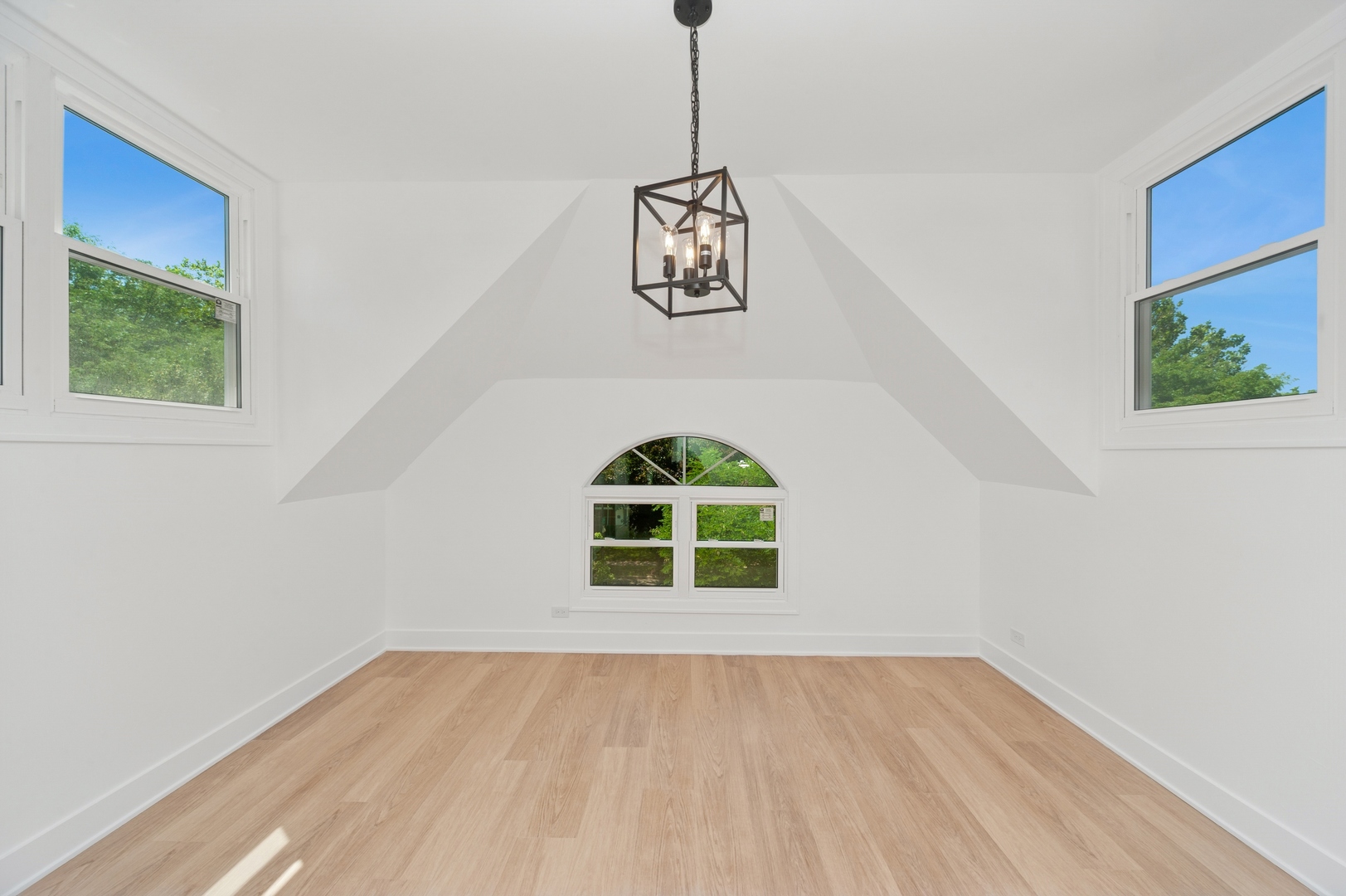 1037 Dodge Avenue, Evanston, IL 60202