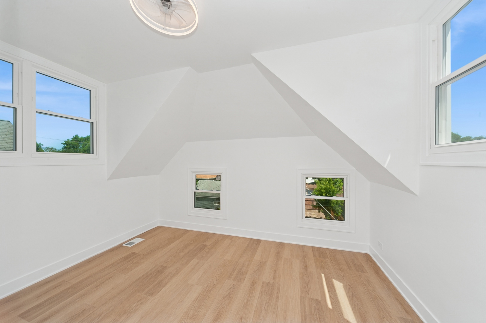 1037 Dodge Avenue, Evanston, IL 60202