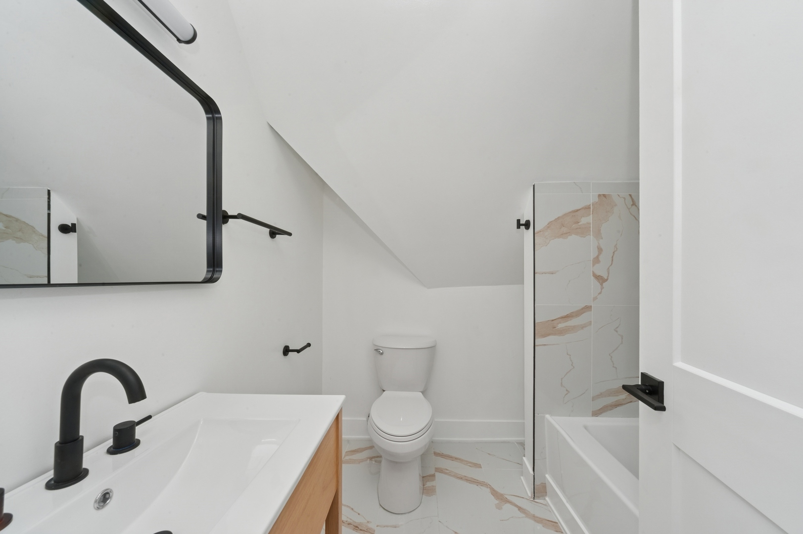 1037 Dodge Avenue, Evanston, IL 60202