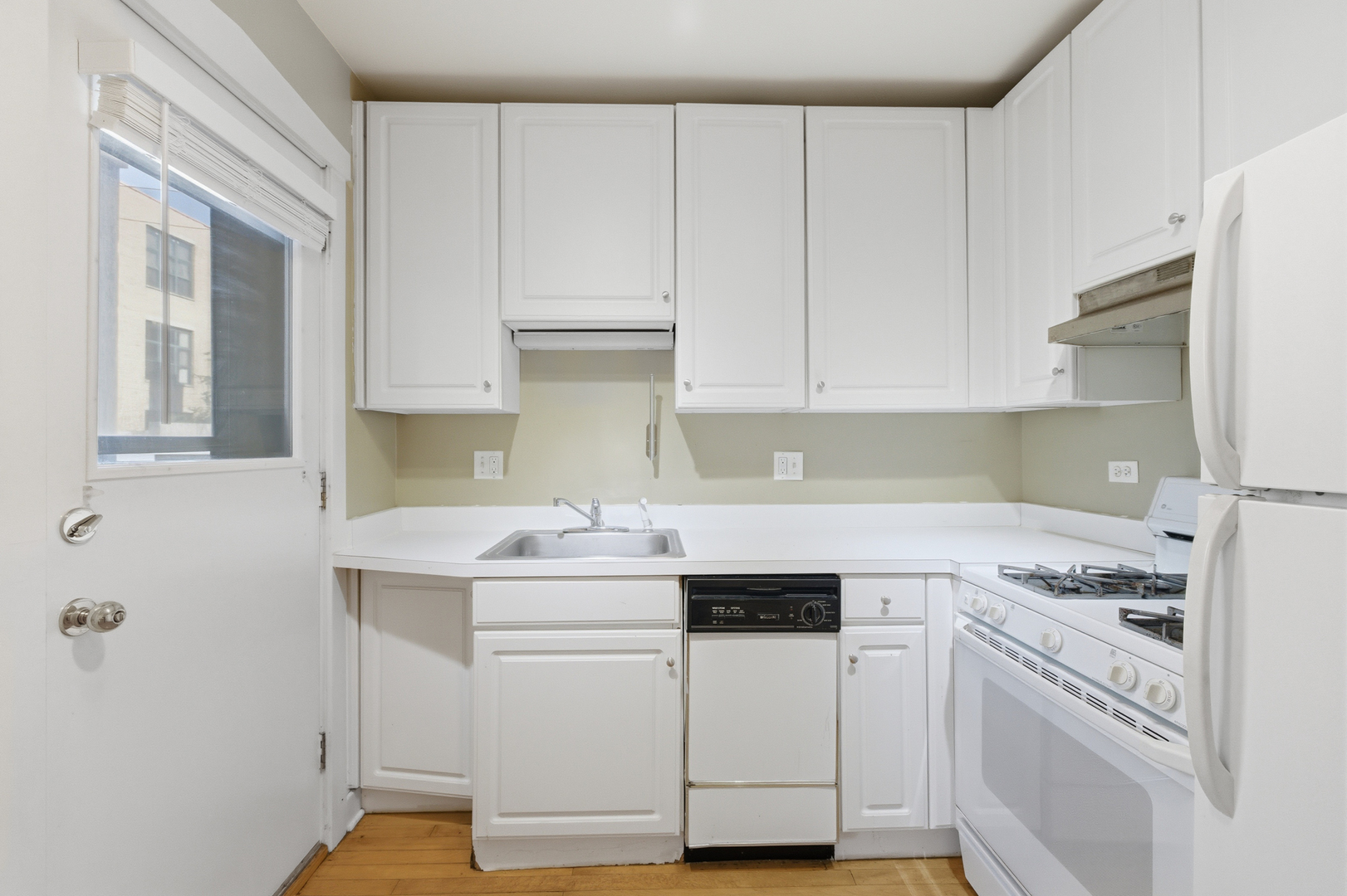 1014 W Barry Avenue #1, Chicago, IL 60657