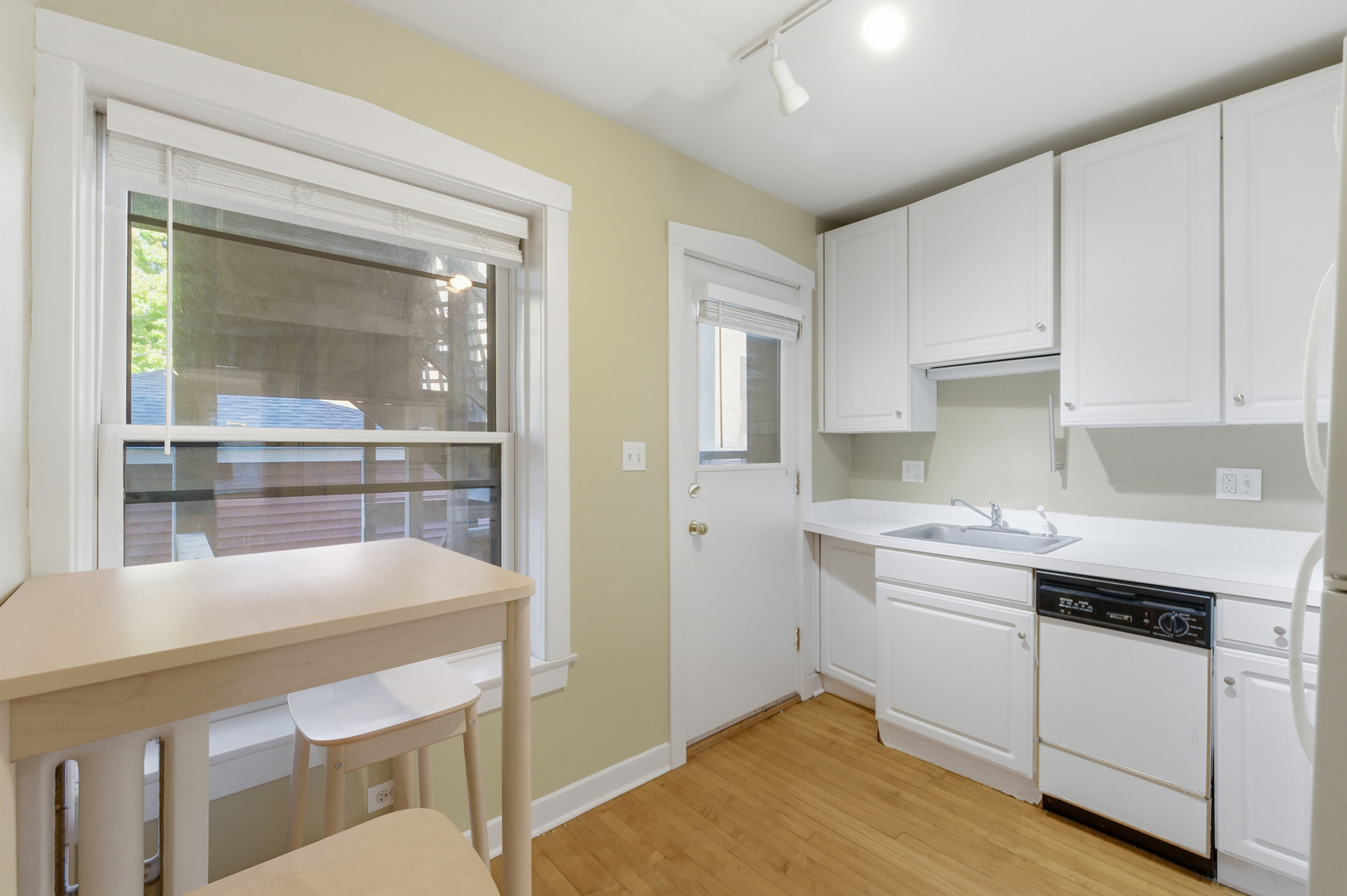 1014 W Barry Avenue #1, Chicago, IL 60657